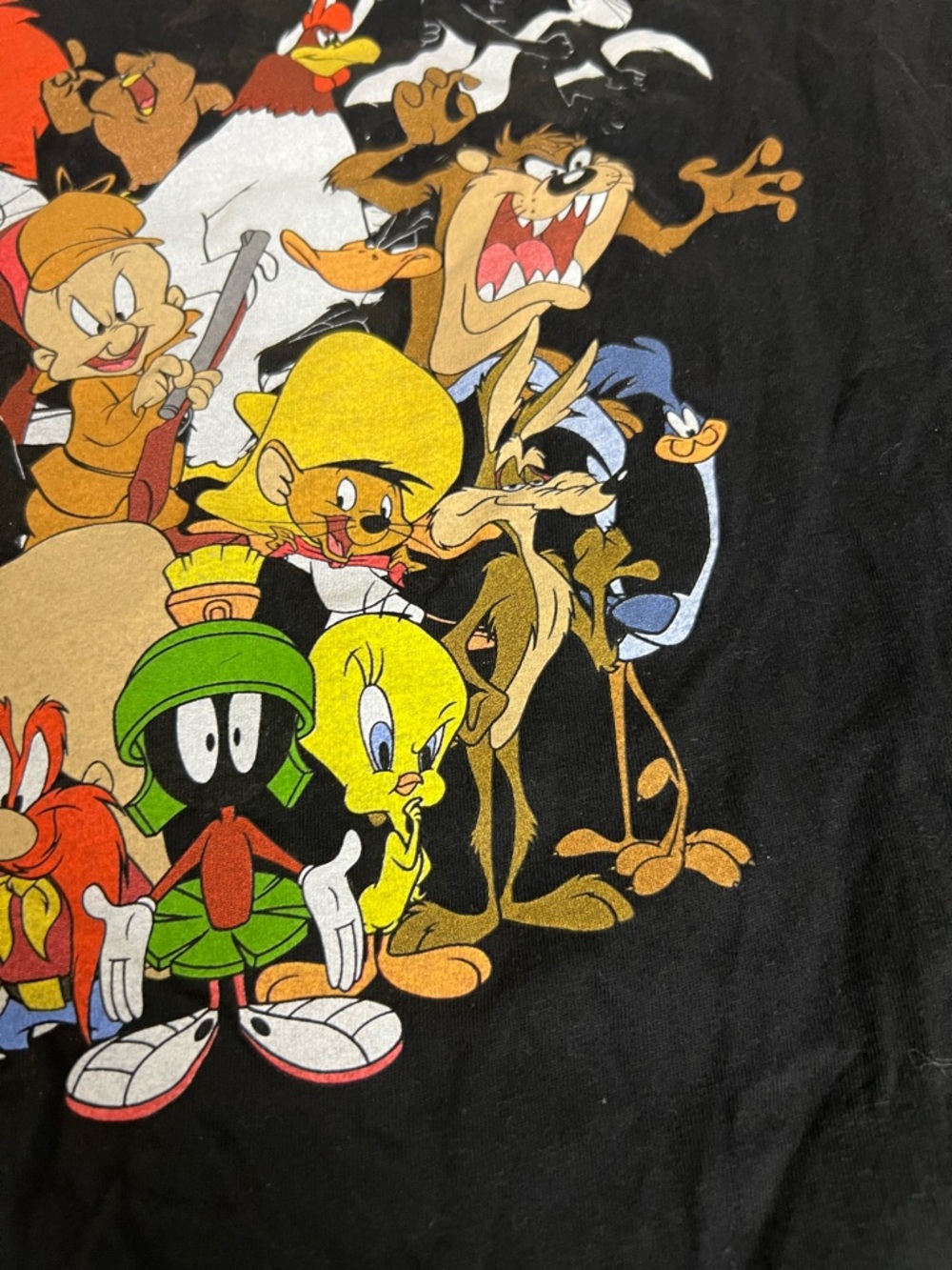 ☀️Black  Looney Tunes Character Collage Tee size medium - Picture 7 of 11